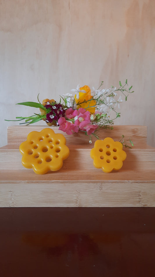 BEESWAX FLOWER FROGS