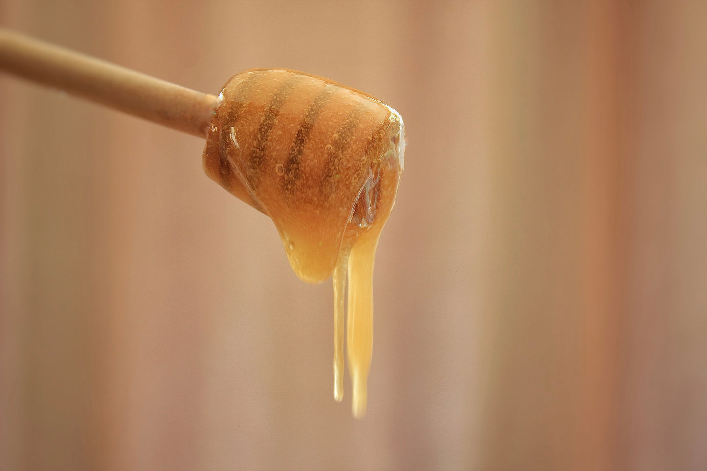 Pure New Zealand Manuka Honey. MGO +83. Natural sourced from our own hives. Made from 100% recycled 500g jars.